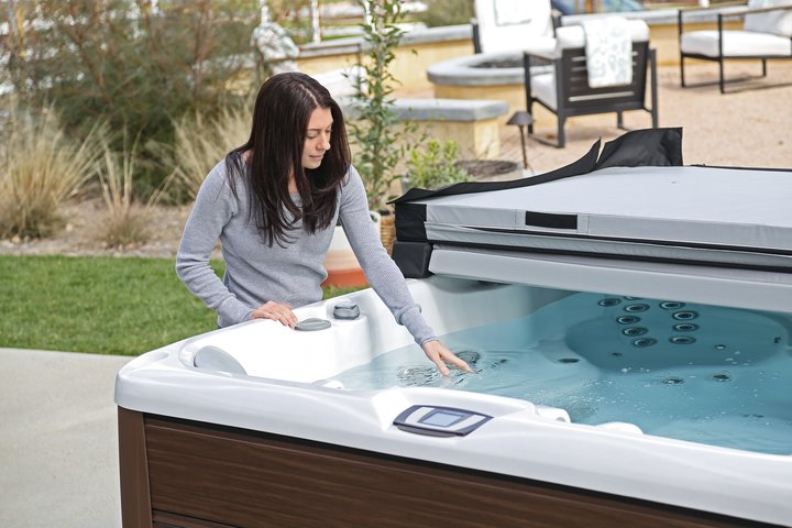 4-person hot tubs